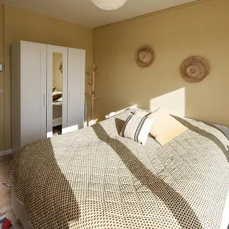 2 Bedroom Amazing In Lägenhet Oostende