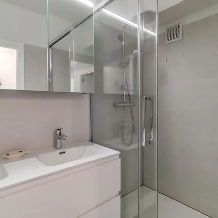 Apartament 2 Bedroom Amazing In Ostenda